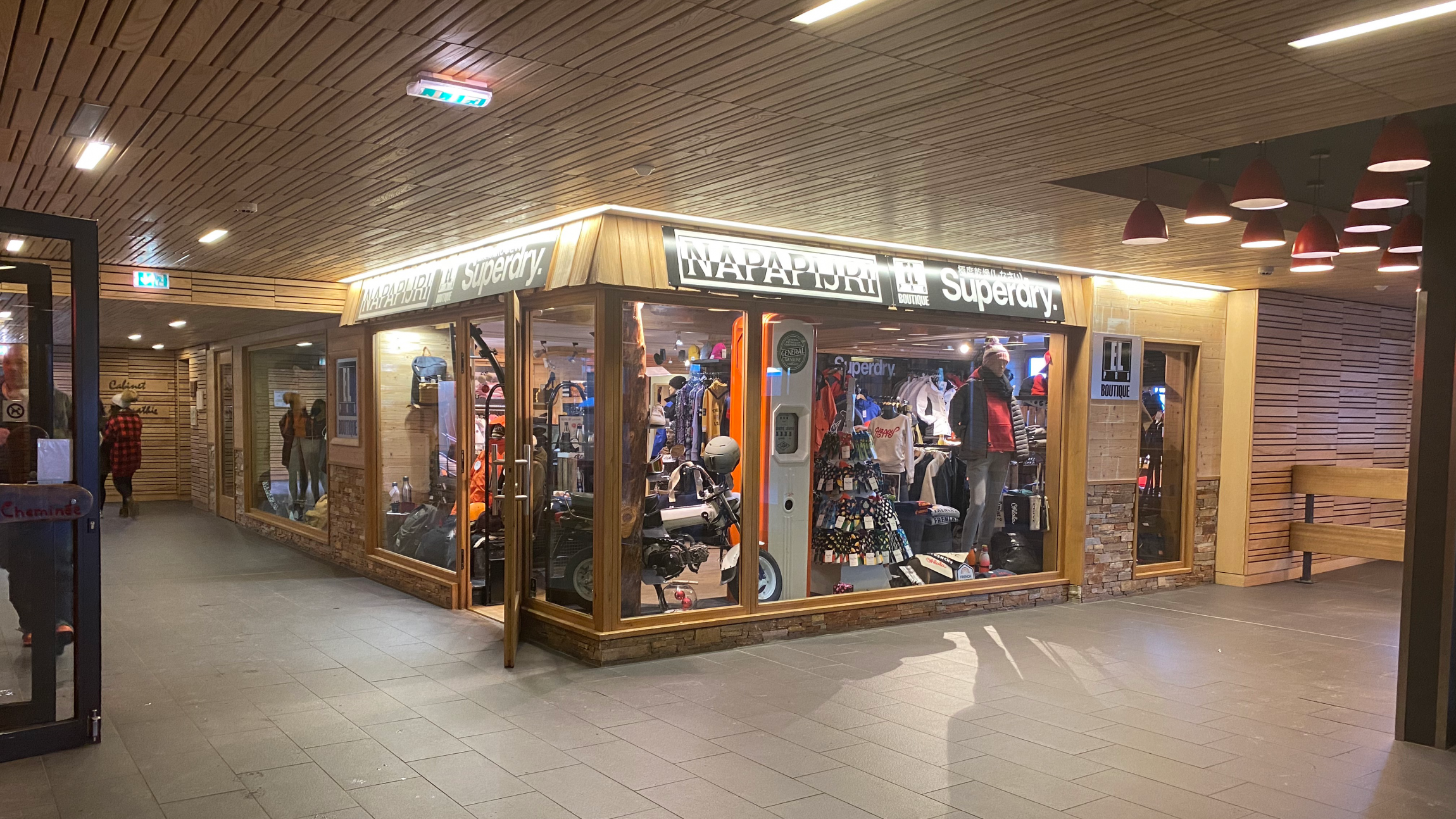 Ski rental La Plagne Tarentaise Napapijri Superdry Sun Valley